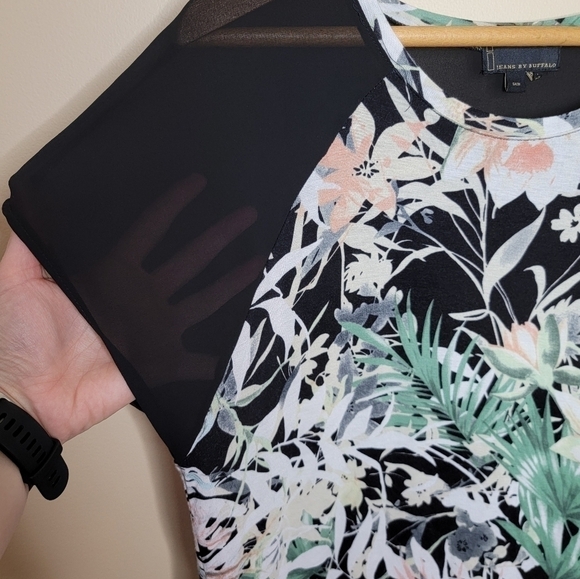 I Jeans by Buffalo | Tropical Floral Print Short Sleeve Top with Mesh Upper - Picture 3 of 4